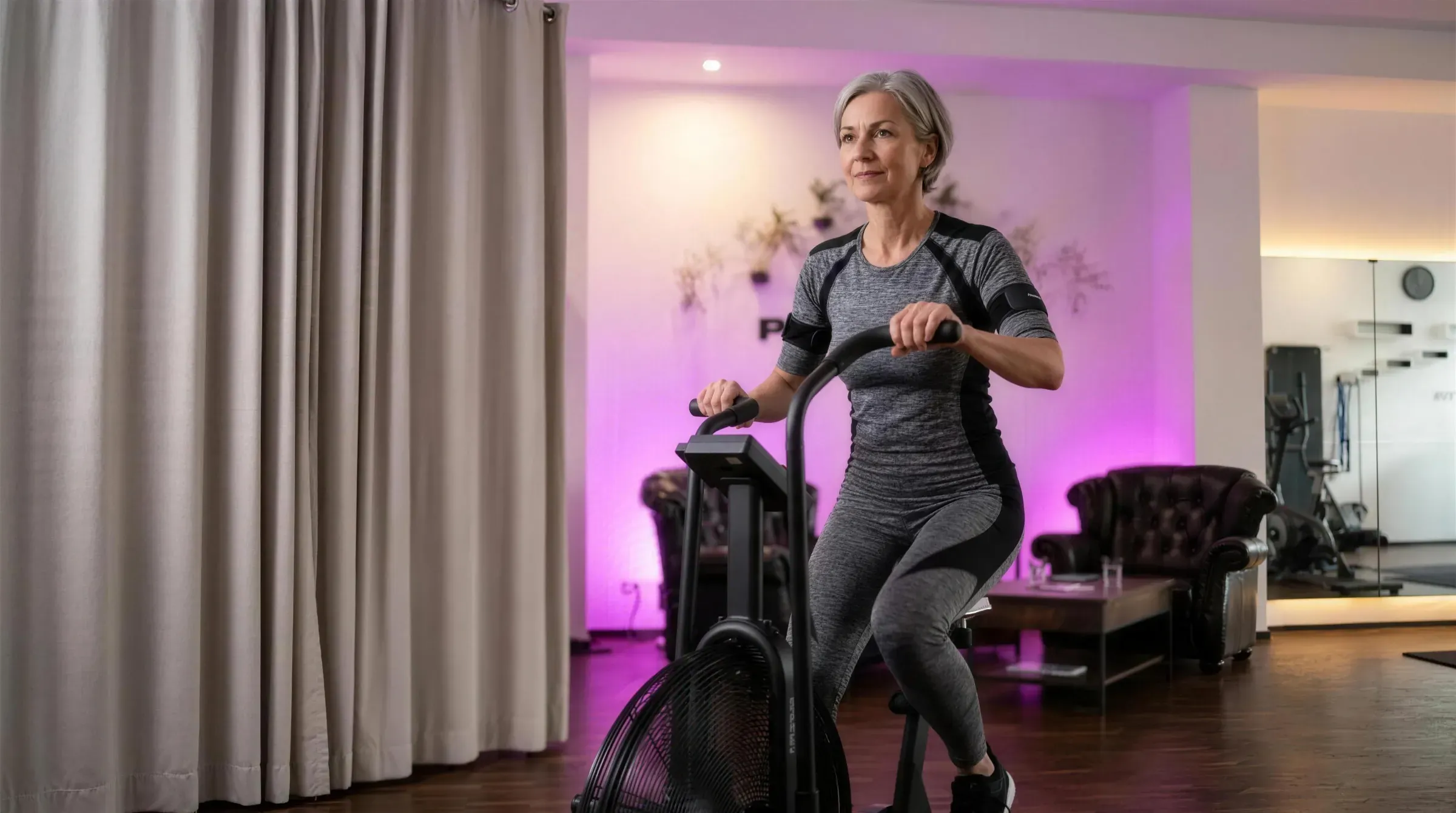 Frau um die 60 beim Training im PANDACTIVE Studio in Stuttgart-Mitte